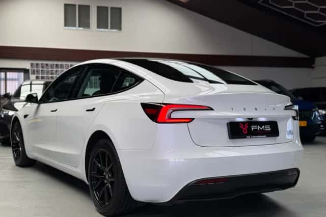 Tesla Model 3 (2024) thumbnail 2