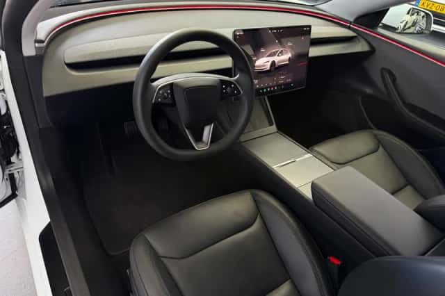 Tesla Model 3 (2024) thumbnail 3