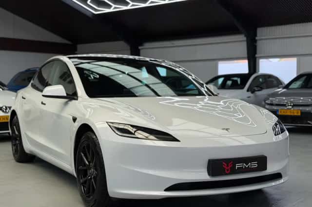 Tesla Model 3 (2024) thumbnail 6