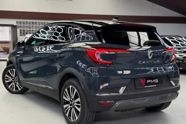 Renault Captur (2021) thumbnail 2