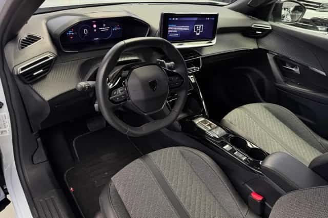 Peugeot 2008 (2024) thumbnail 3