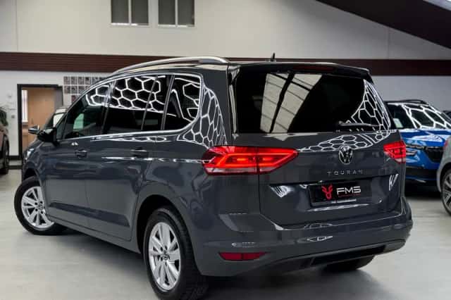 Volkswagen Touran (2022) thumbnail 2
