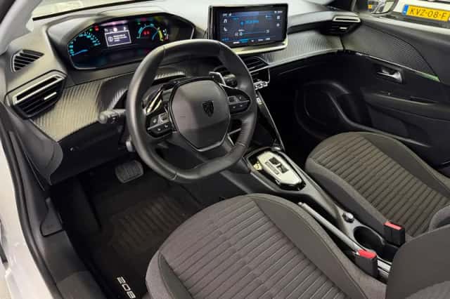 Peugeot 208 (2024) thumbnail 3