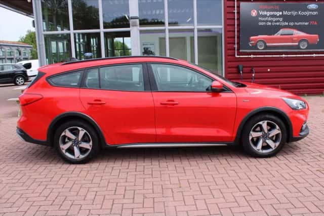 Ford Focus (2020) thumbnail 5