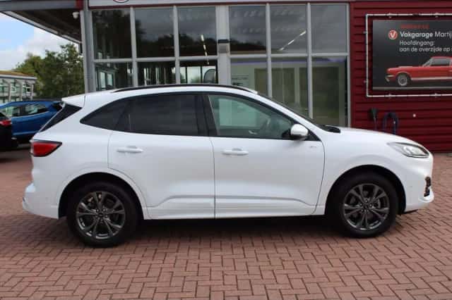 Ford Kuga (2023) thumbnail 4