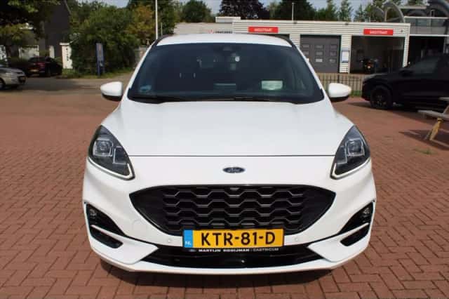 Ford Kuga (2023) thumbnail 5