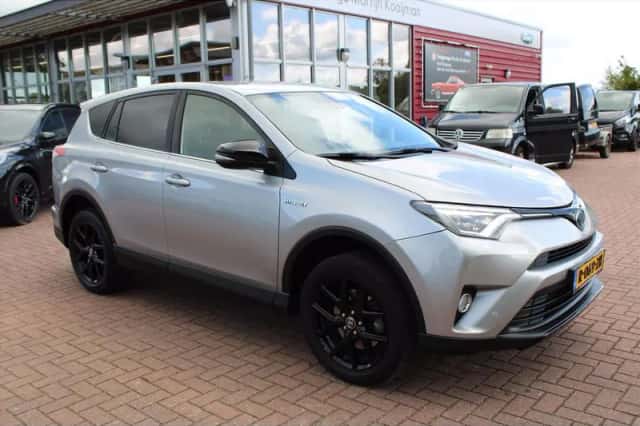 Toyota RAV4 (2018) thumbnail 2