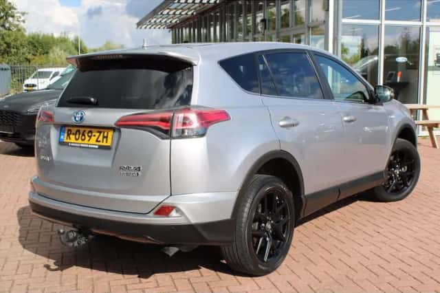 Toyota RAV4 (2018) thumbnail 3