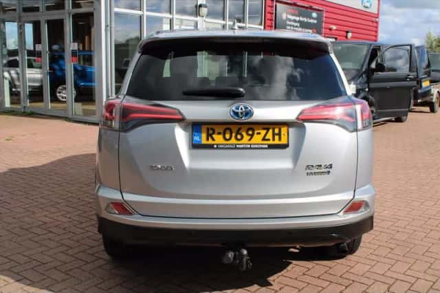 Toyota RAV4 (2018) thumbnail 4