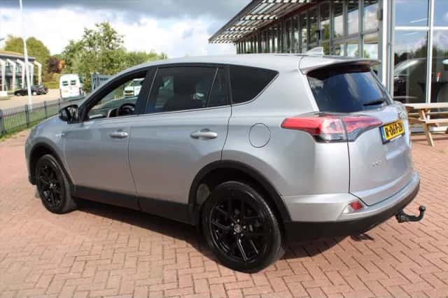 Toyota RAV4 (2018) thumbnail 6