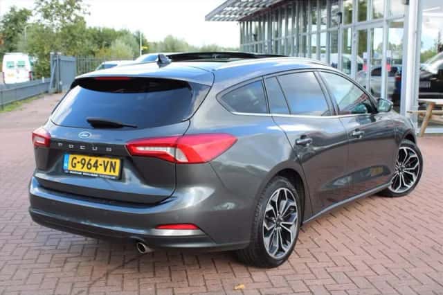 Ford Focus (2019) thumbnail 3