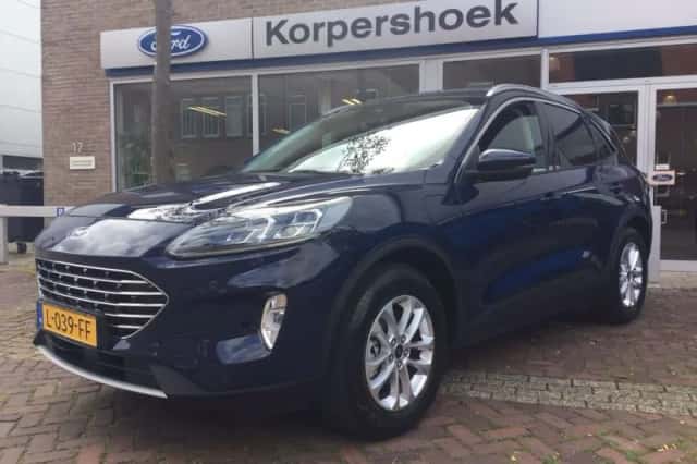 Ford Kuga (2021) thumbnail 1