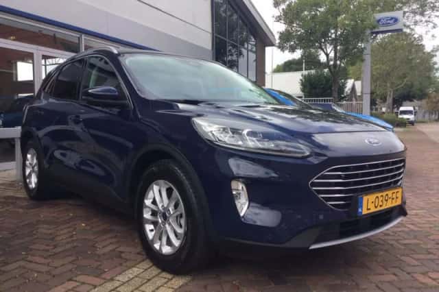 Ford Kuga (2021) thumbnail 2