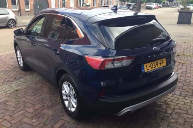 Ford Kuga (2021) thumbnail 3