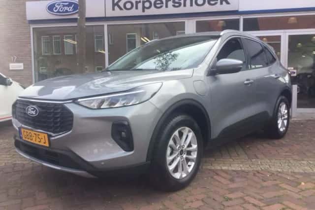 Ford Kuga (2024) thumbnail 1