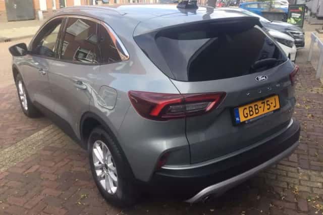 Ford Kuga (2024) thumbnail 3