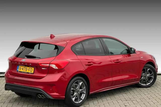 Ford Focus (2021) thumbnail 2