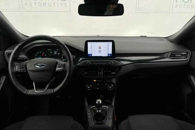 Ford Focus (2021) thumbnail 4