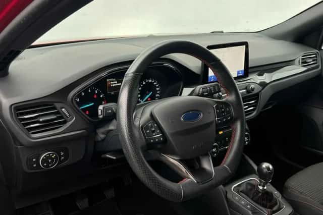 Ford Focus (2021) thumbnail 5