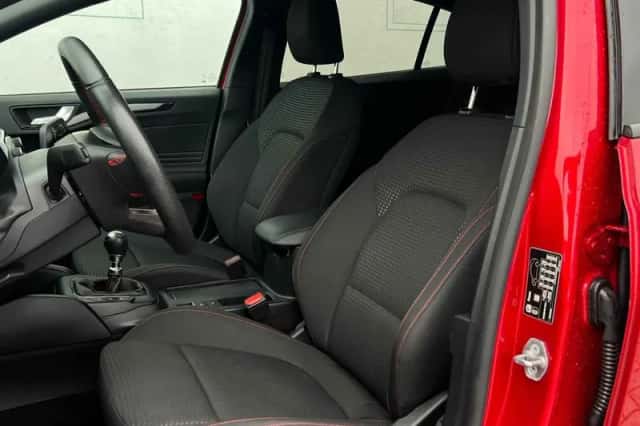 Ford Focus (2021) thumbnail 6
