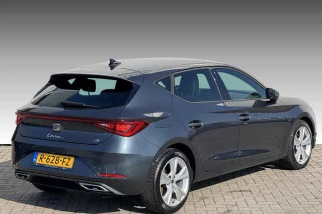 SEAT Leon (2022) thumbnail 2