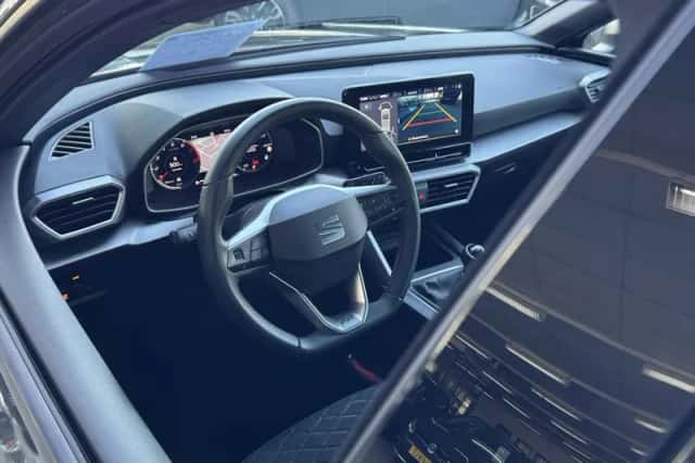 SEAT Leon (2022) thumbnail 3