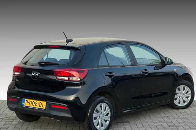 Kia Rio (2022) thumbnail 2