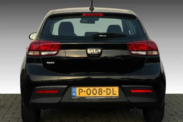 Kia Rio (2022) thumbnail 3