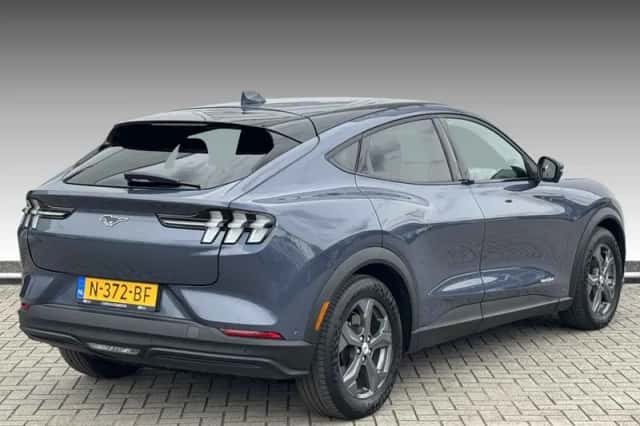 Ford Mustang (2021) thumbnail 2