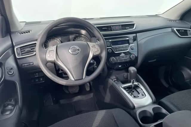 Nissan Qashqai (2015) thumbnail 4