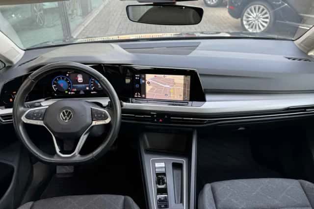 Volkswagen Golf (2021) thumbnail 3