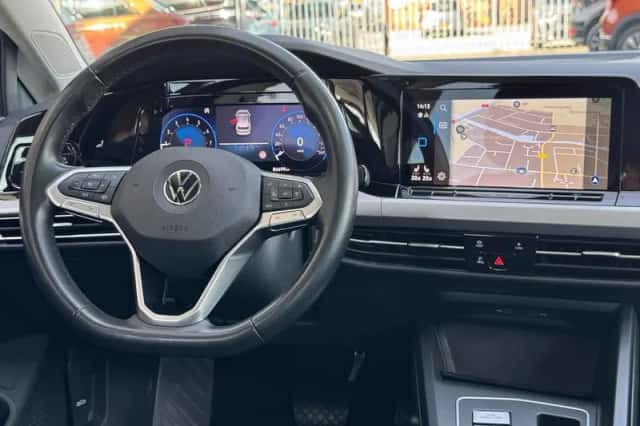 Volkswagen Golf (2021) thumbnail 4