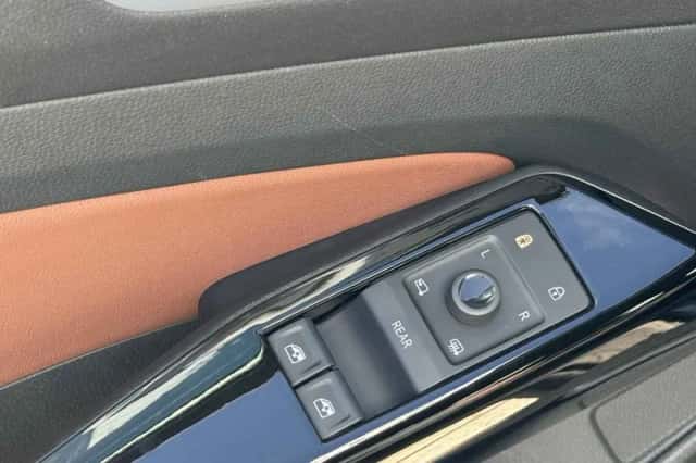 Volkswagen ID.4 (2020) thumbnail 4