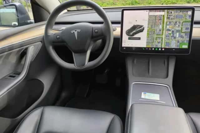 Tesla Model Y (2021) thumbnail 5