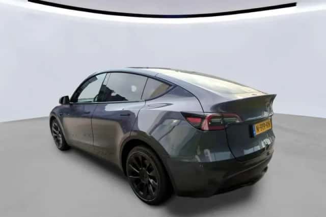 Tesla Model Y (2021) thumbnail 6