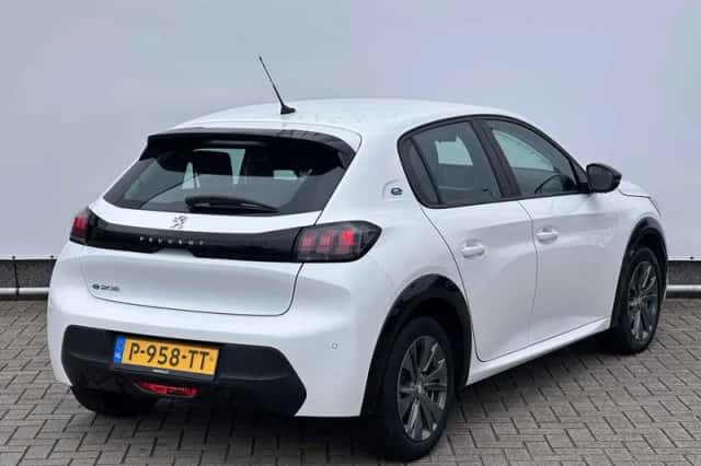 Peugeot e-208 (2022) thumbnail 2