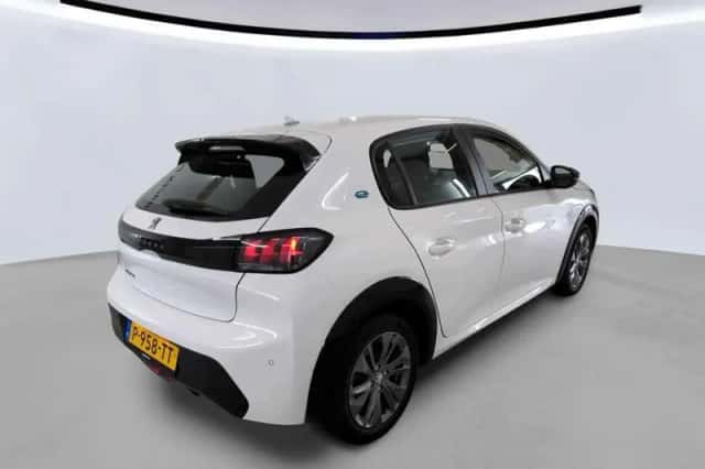 Peugeot e-208 (2022) thumbnail 2