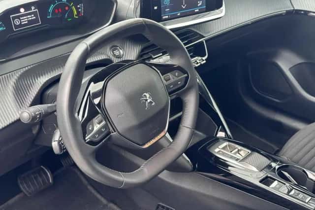 Peugeot e-208 (2022) thumbnail 3