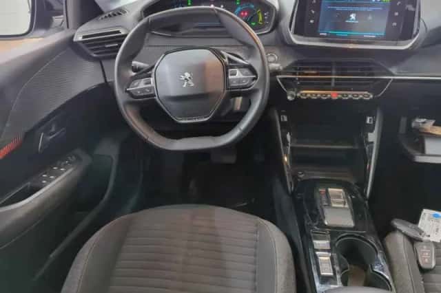 Peugeot e-208 (2022) thumbnail 4