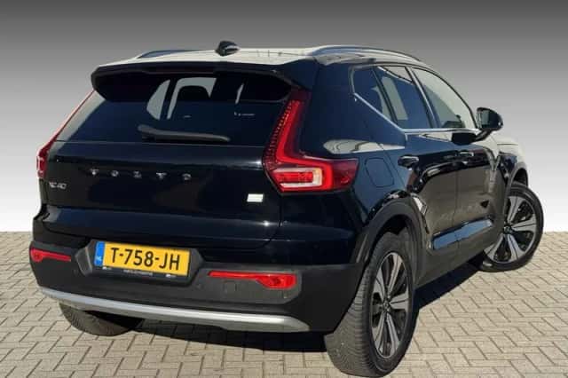 Volvo XC40 (2023) thumbnail 2