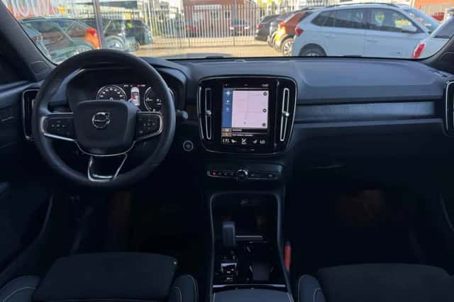 Volvo XC40 (2023) thumbnail 3