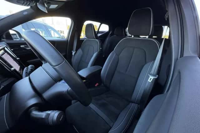 Volvo XC40 (2023) thumbnail 4