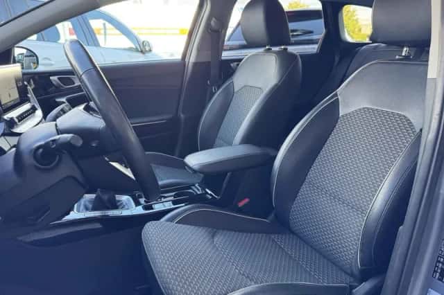 Kia Ceed (2022) thumbnail 4