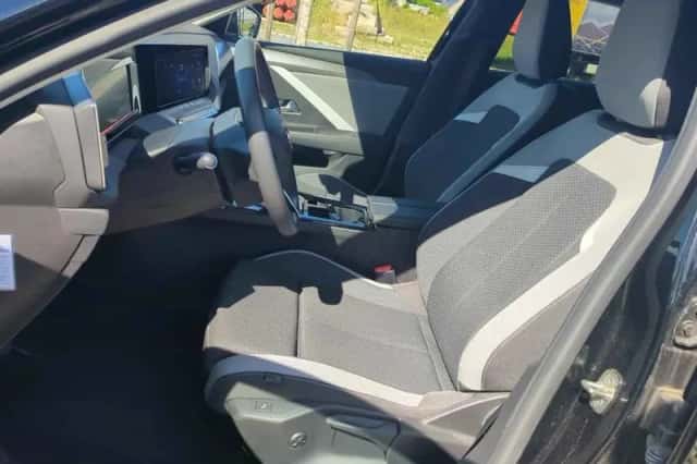 Opel Astra (2023) thumbnail 3