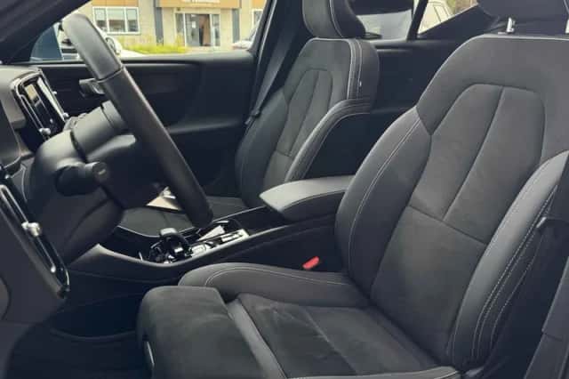 Volvo XC40 (2022) thumbnail 4