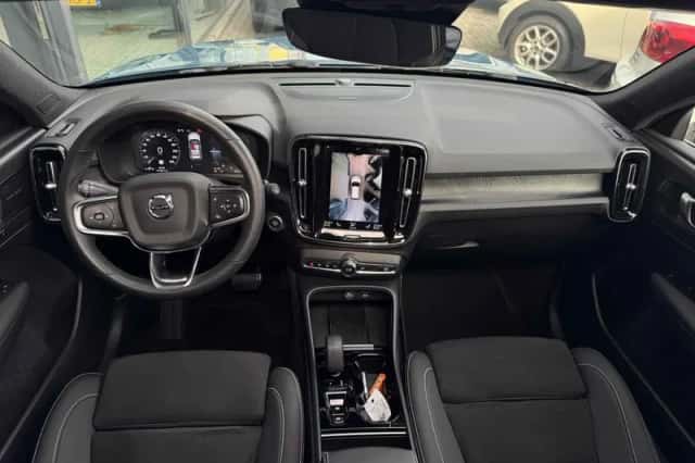 Volvo XC40 (2022) thumbnail 5