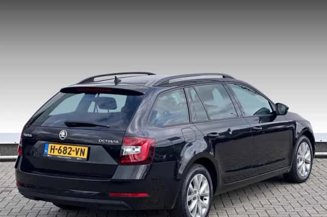 Škoda Octavia (2018) thumbnail 2