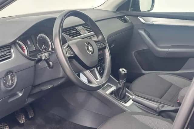 Škoda Octavia (2018) thumbnail 3