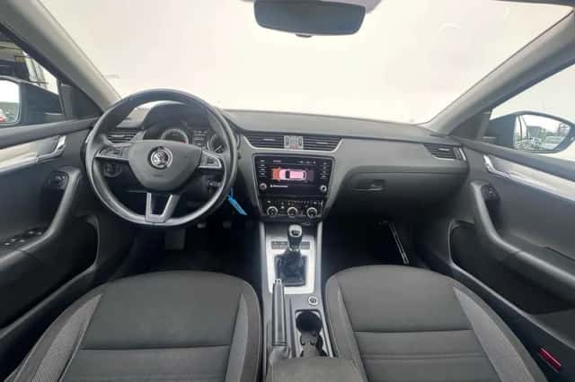 Škoda Octavia (2018) thumbnail 4