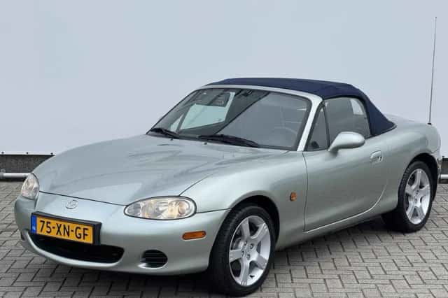 Mazda MX-5 (2003) thumbnail 2